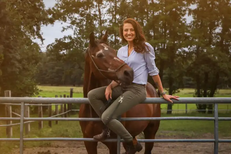 Margot Franziska Koch mit Pferd